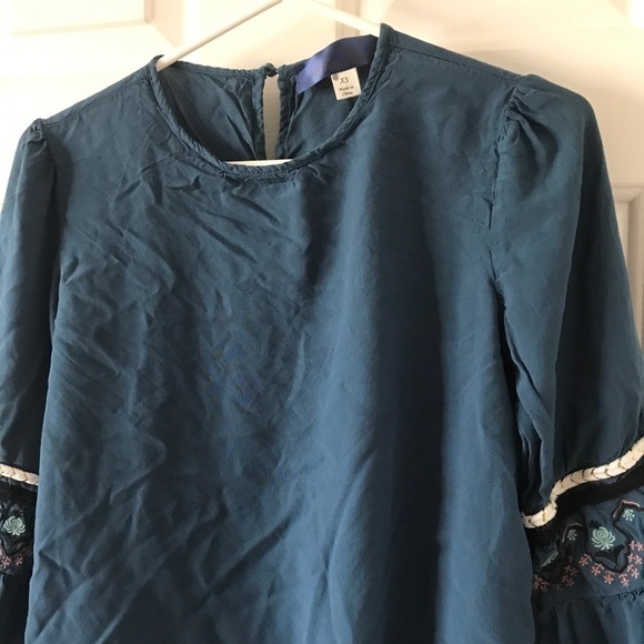 3/$15 Blue rain boho blue 3/4 ruffle sleeve top (T1) - Picture 5 of 9